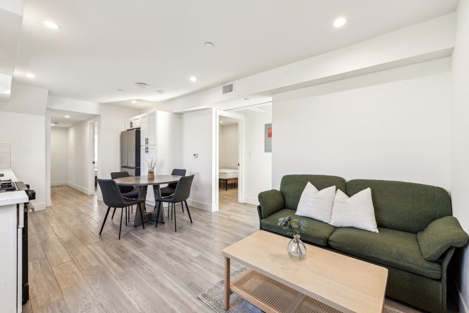 Los Angeles Apartment: 1252 West 37th Street