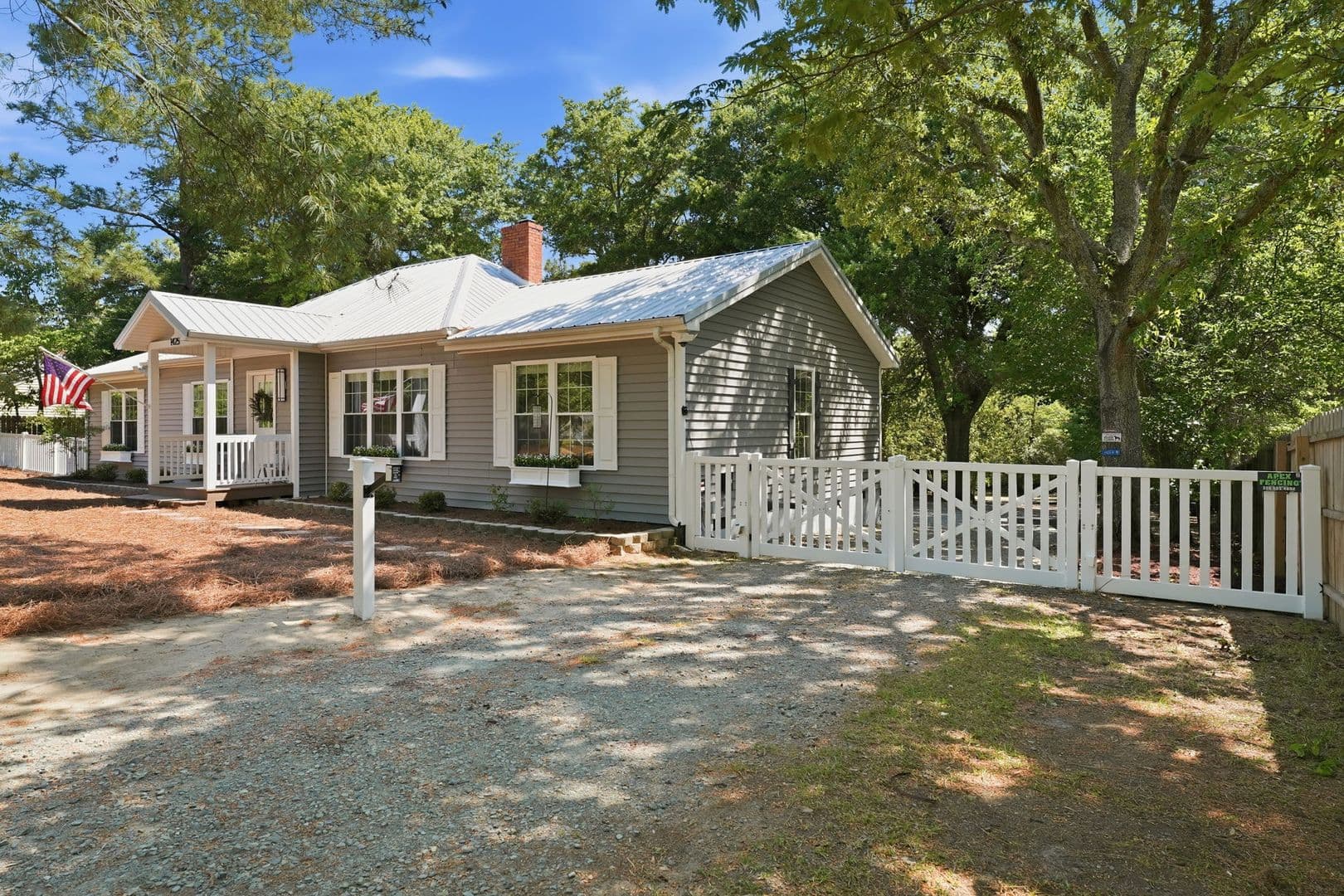 Southern Pines House: 1425 Central Drive