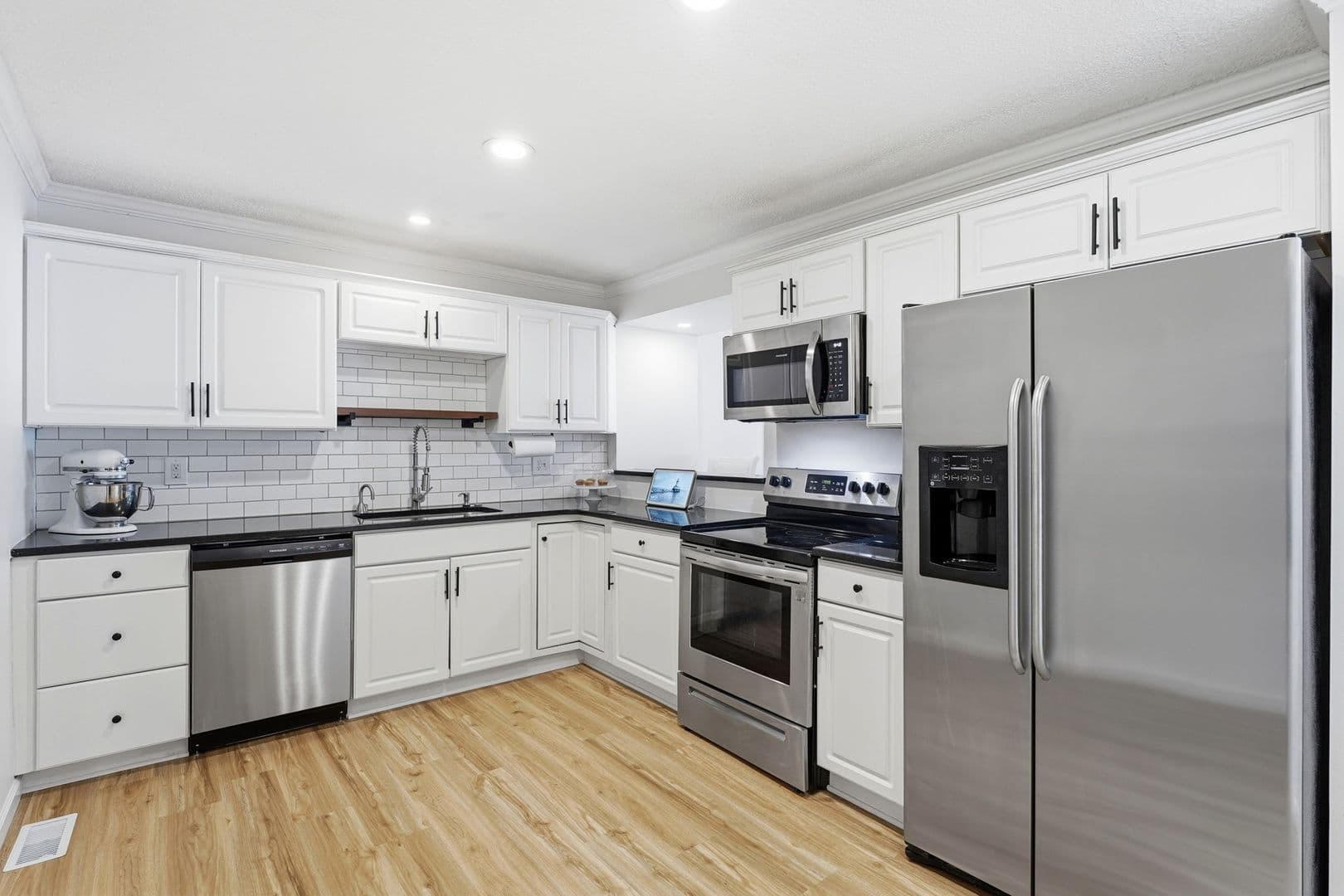 Southern Pines House: 1425 Central Drive