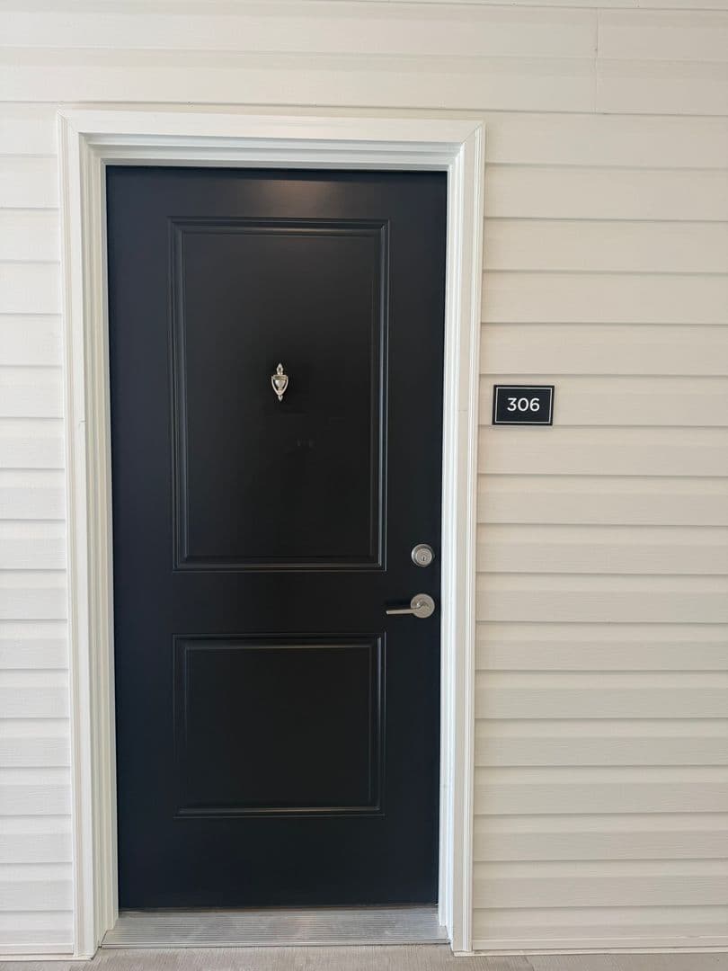 Vass Apartment: 520 Trove Lane