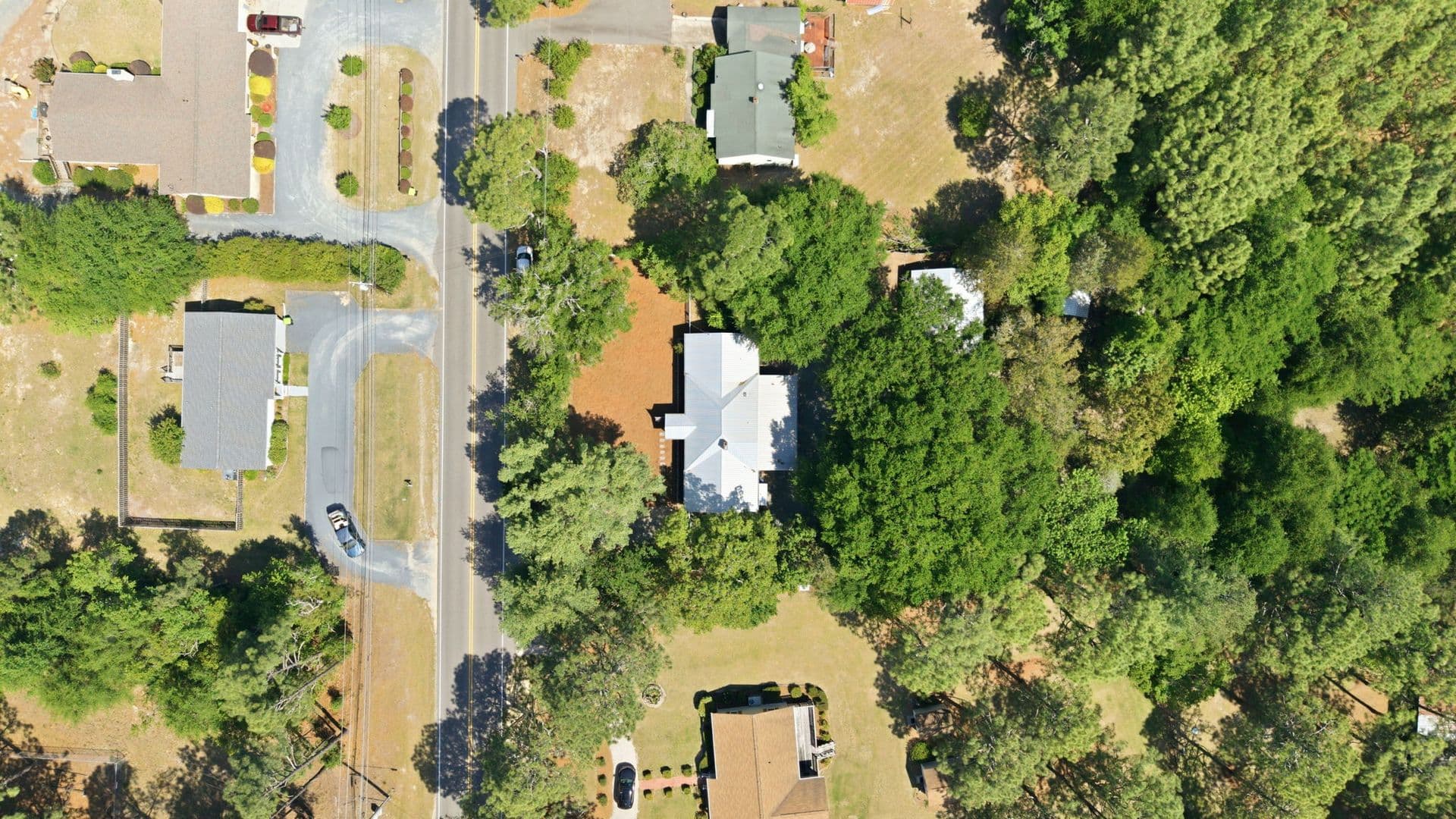 Southern Pines House: 1425 Central Drive