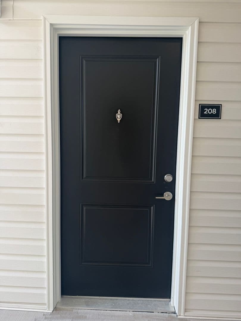 Vass Apartment: 520 Trove Lane