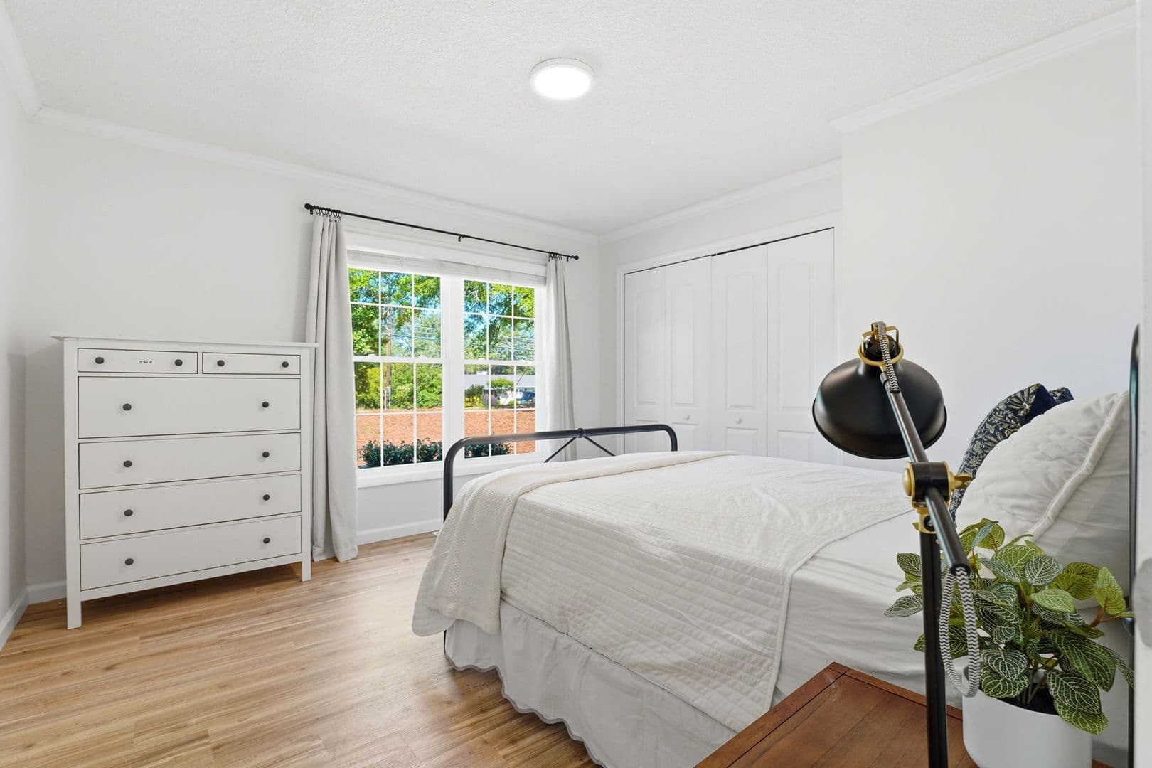 Southern Pines House: 1425 Central Drive