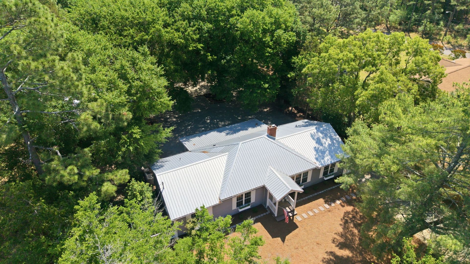 Southern Pines House: 1425 Central Drive