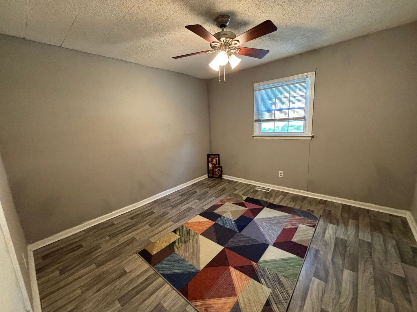 Dallas Apartment: 117/119 Pindal Circle