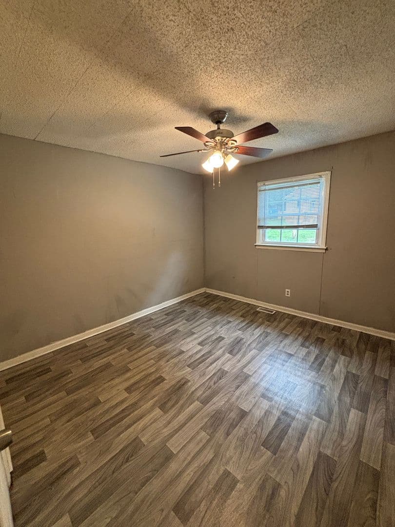 Dallas Apartment: 117/119 Pindal Circle