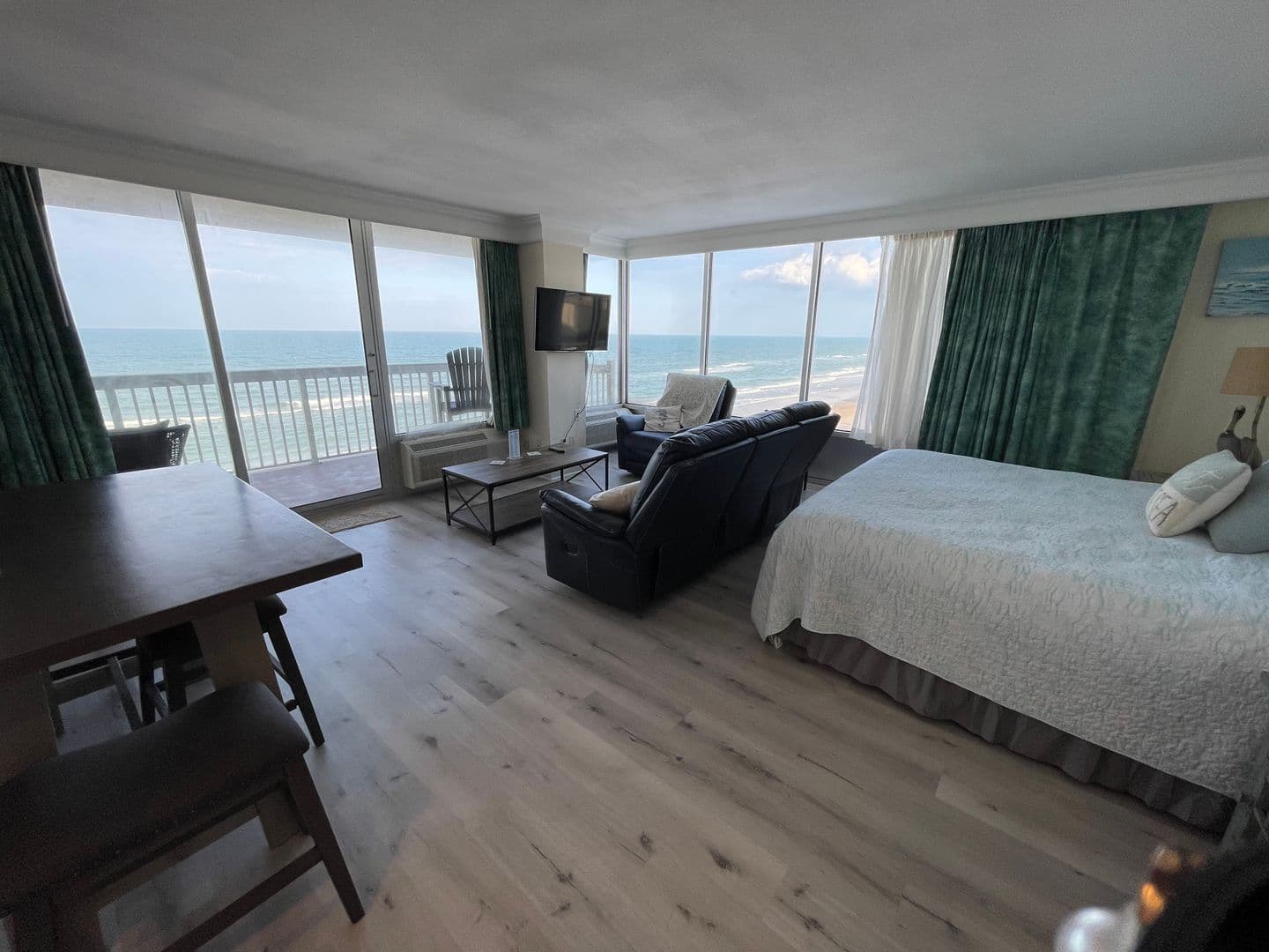 Daytona Beach House: 2700 N Atlantic Ave #910