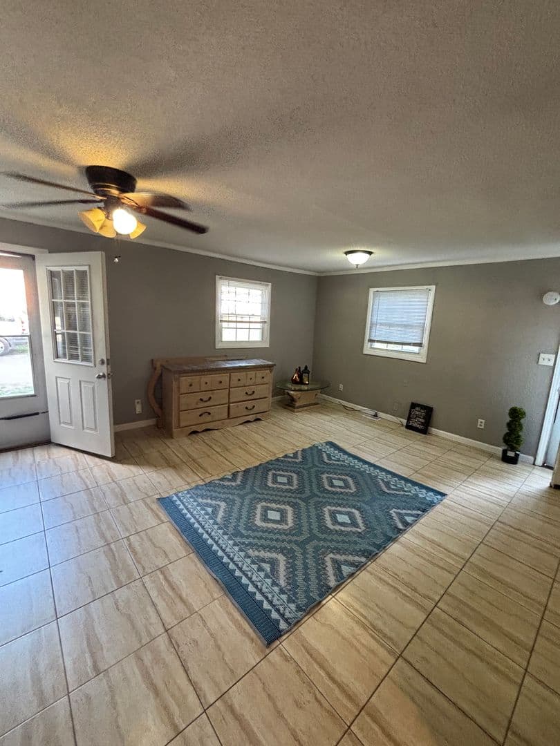 Dallas Apartment: 117/119 Pindal Circle