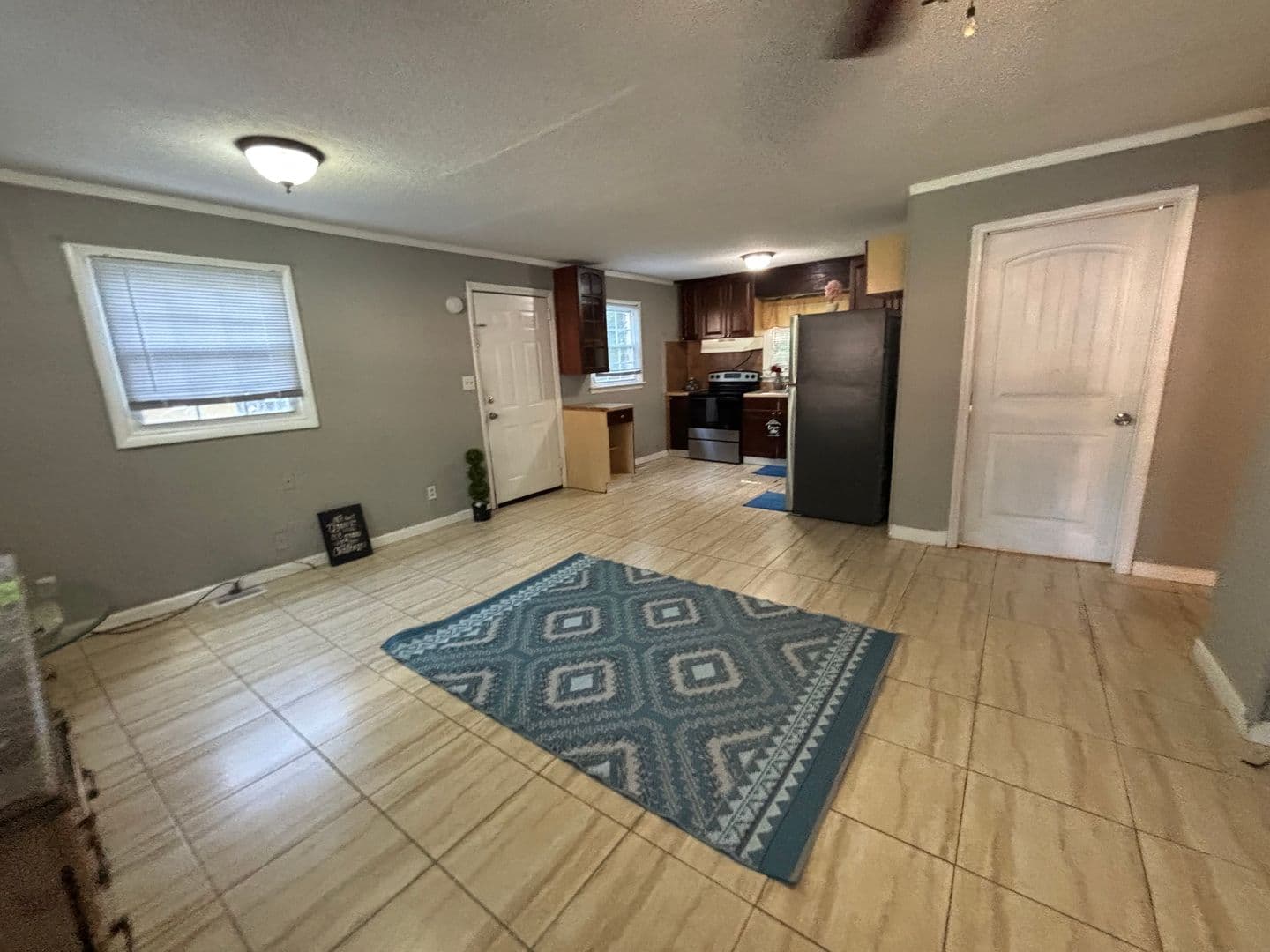 Dallas Apartment: 117/119 Pindal Circle