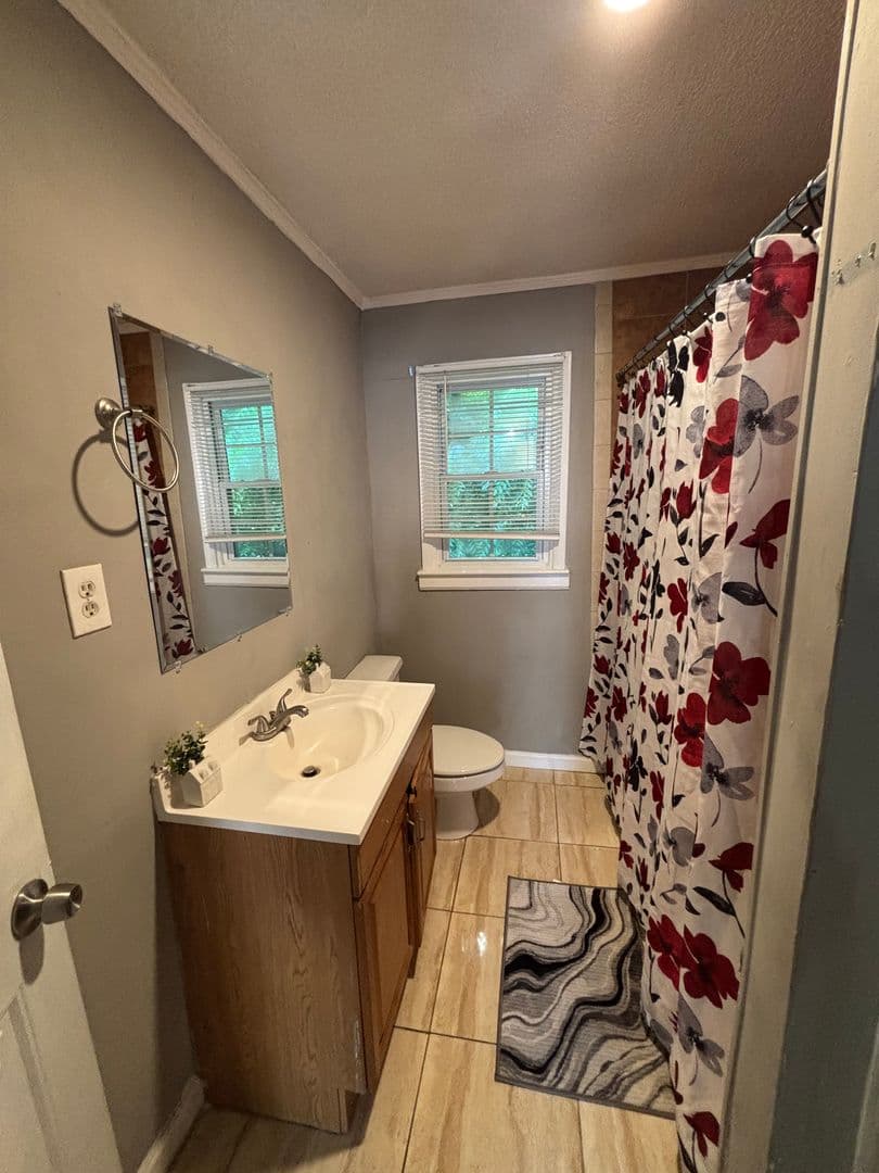 Dallas Apartment: 117/119 Pindal Circle