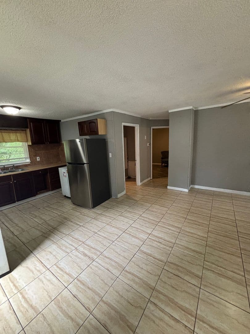 Dallas Apartment: 117/119 Pindal Circle
