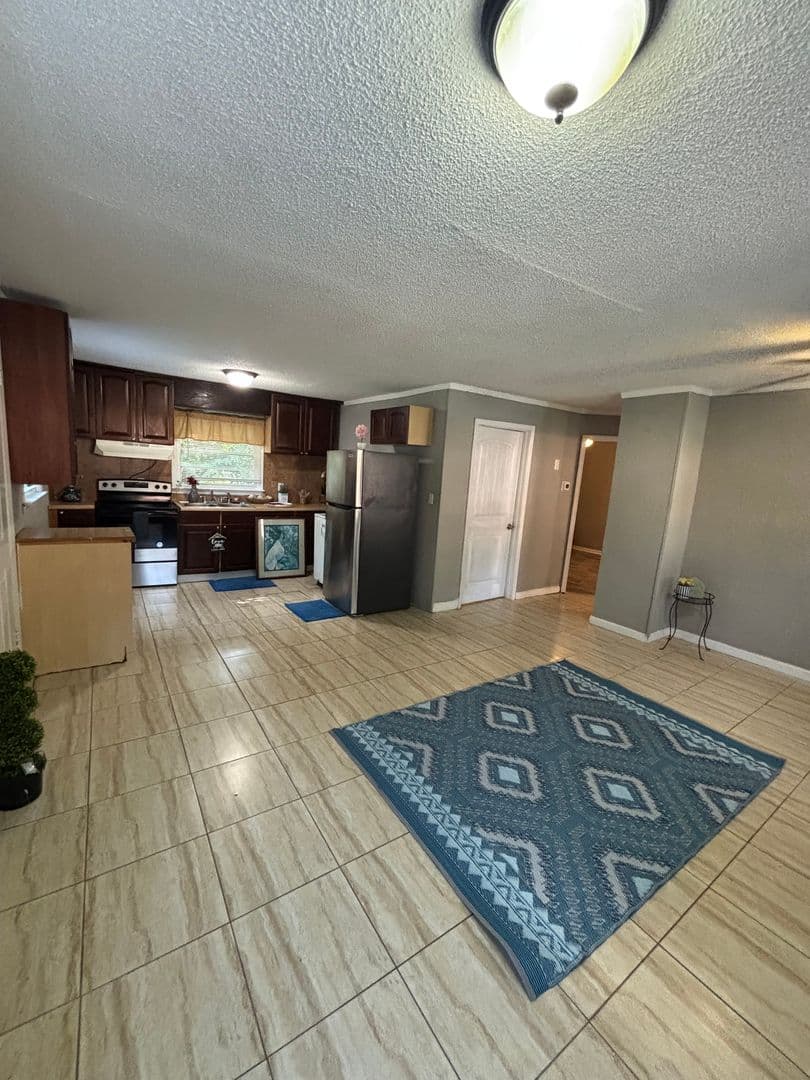 Dallas Apartment: 117/119 Pindal Circle