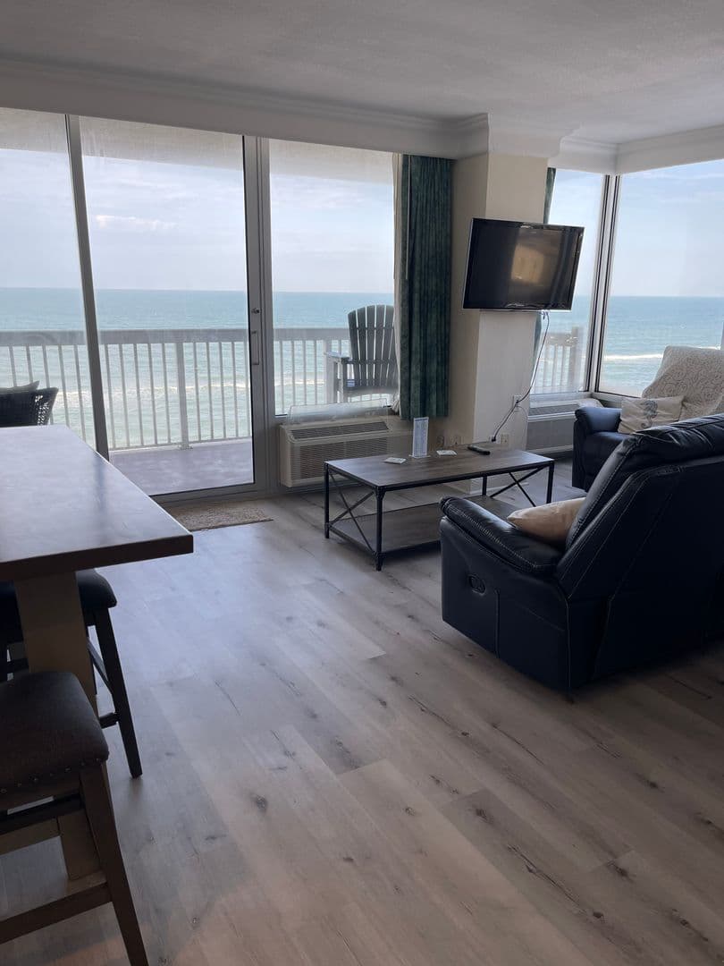 Daytona Beach House: 2700 N Atlantic Ave #910