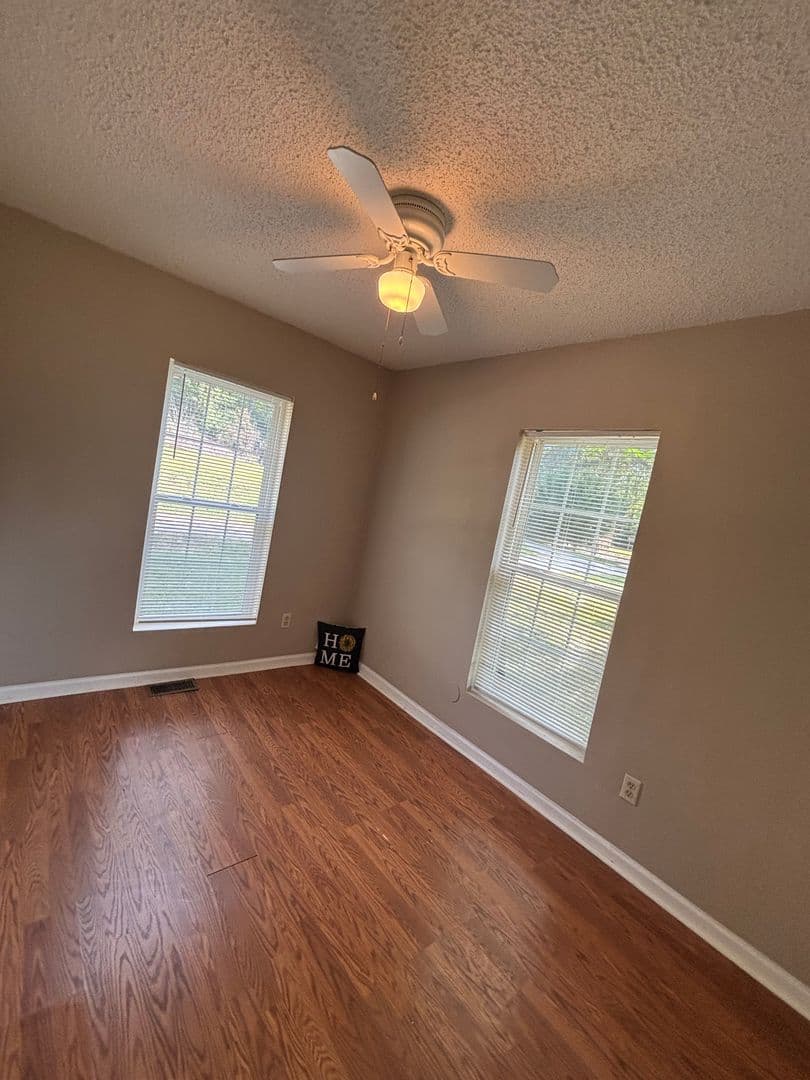 Dallas House: 115 Pindal