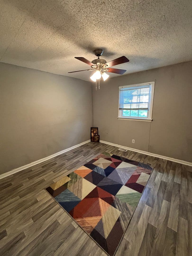 Dallas Apartment: 117/119 Pindal Circle