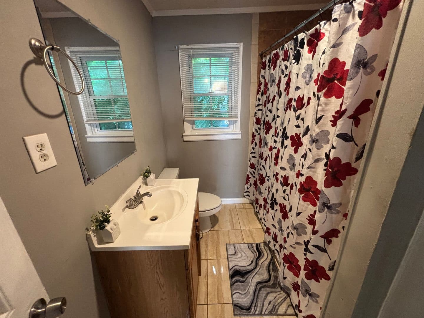 Dallas Apartment: 117/119 Pindal Circle