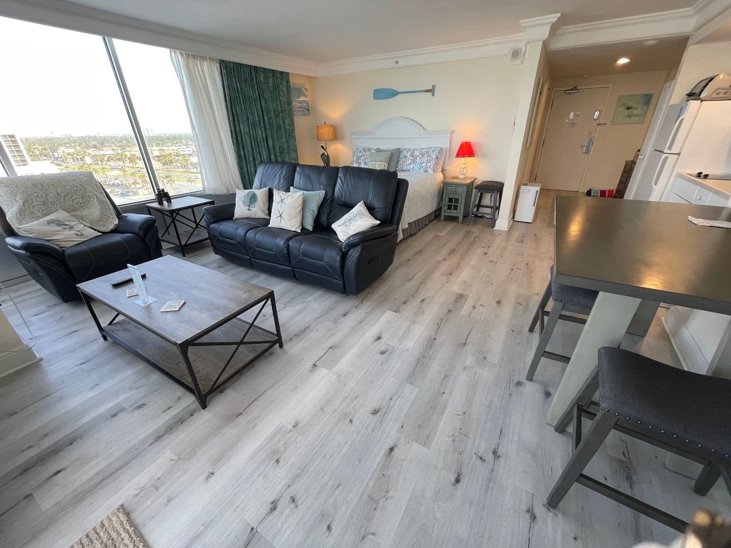Daytona Beach House: 2700 N Atlantic Ave #910