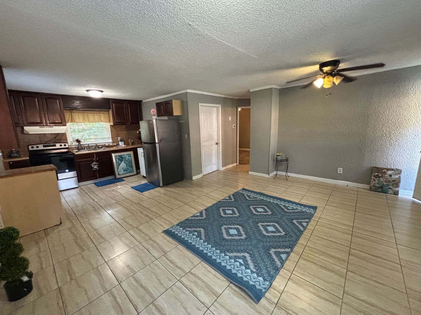 Dallas Apartment: 117/119 Pindal Circle