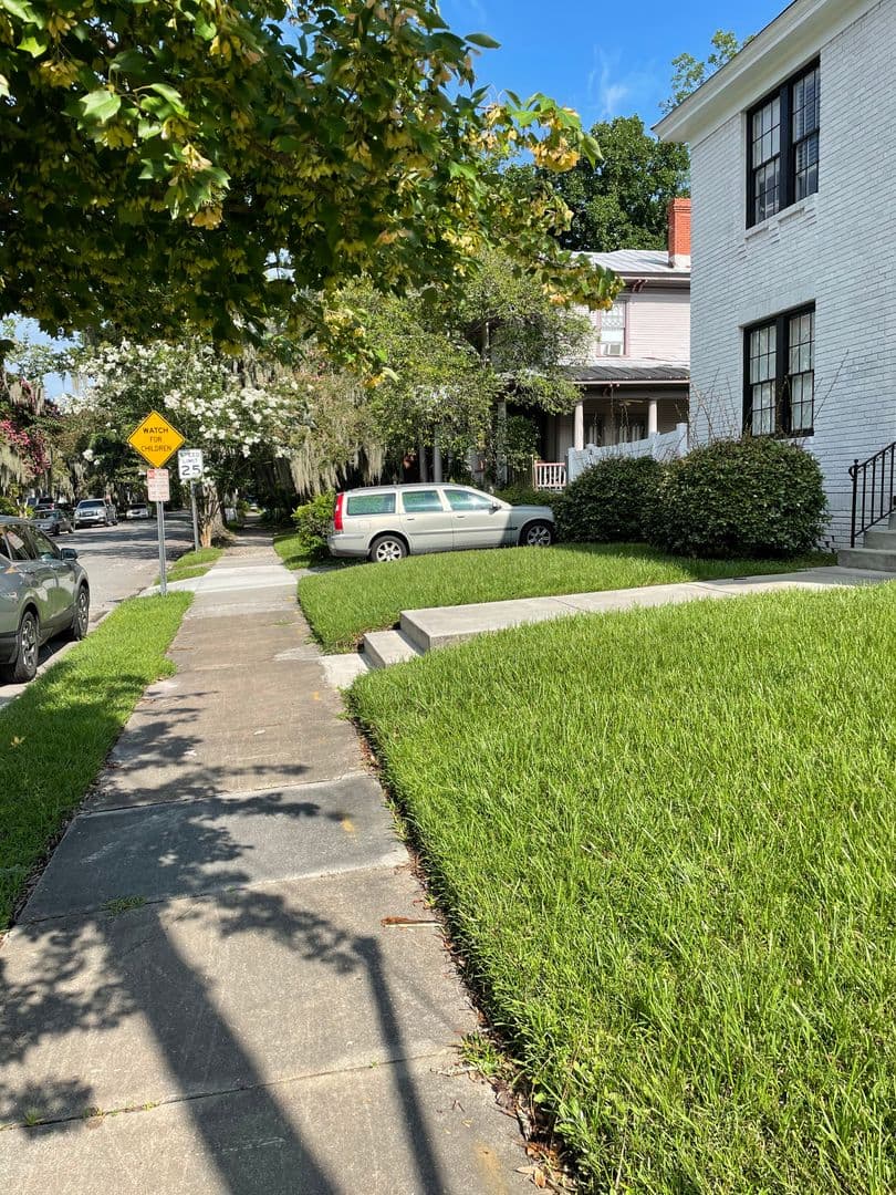 Savannah Apartment: 660 E 40th st