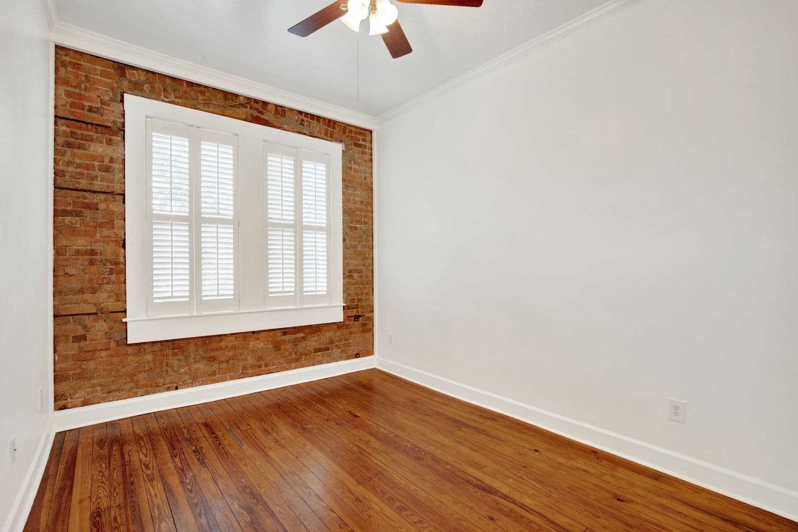 Savannah House: 125 E Broad St.