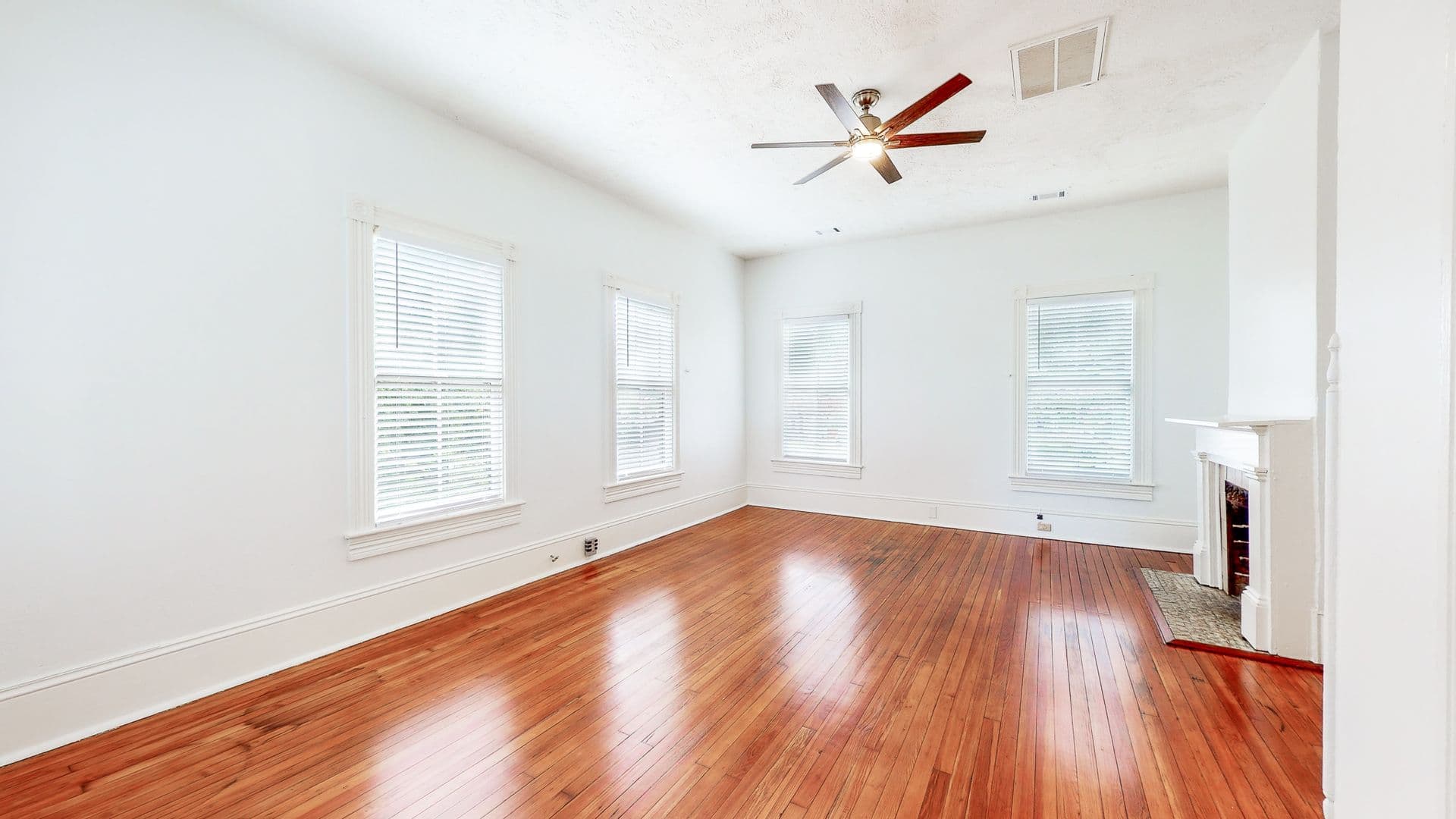 Savannah Apartment: 123 W 41st
