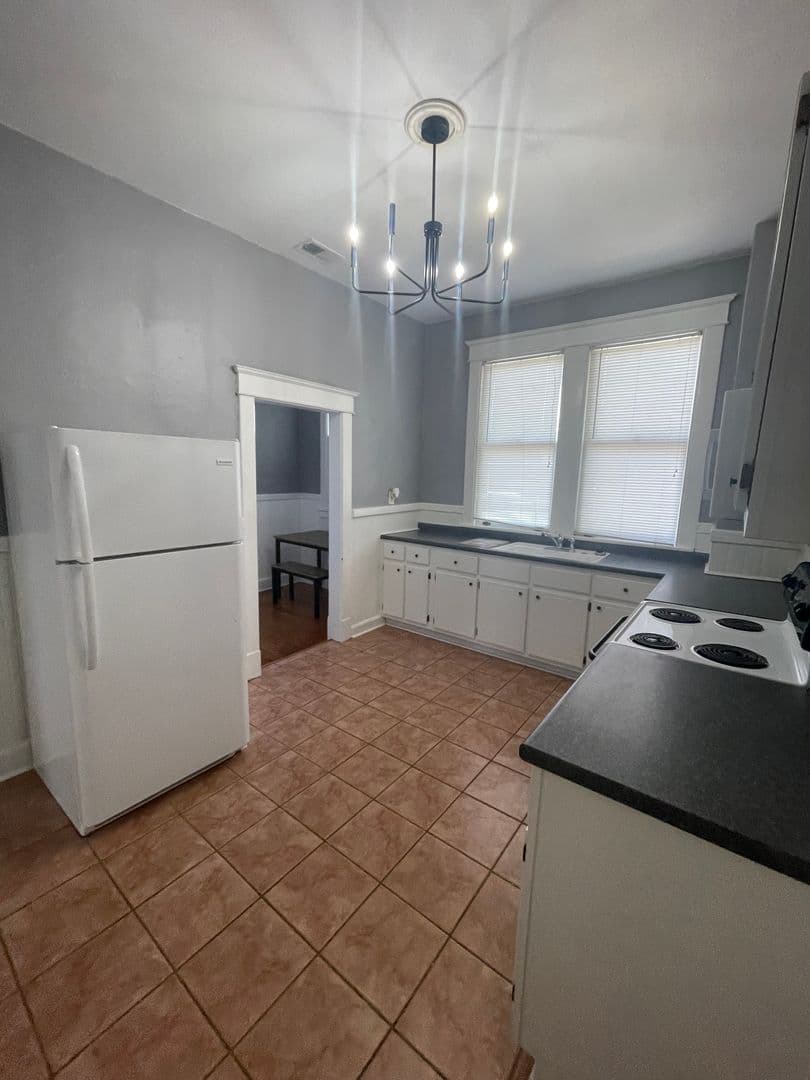 Savannah Apartment: 418 e 40th st
