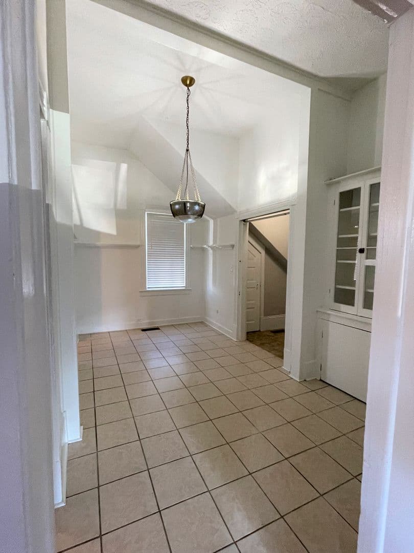 Savannah Apartment: 123 W 41st