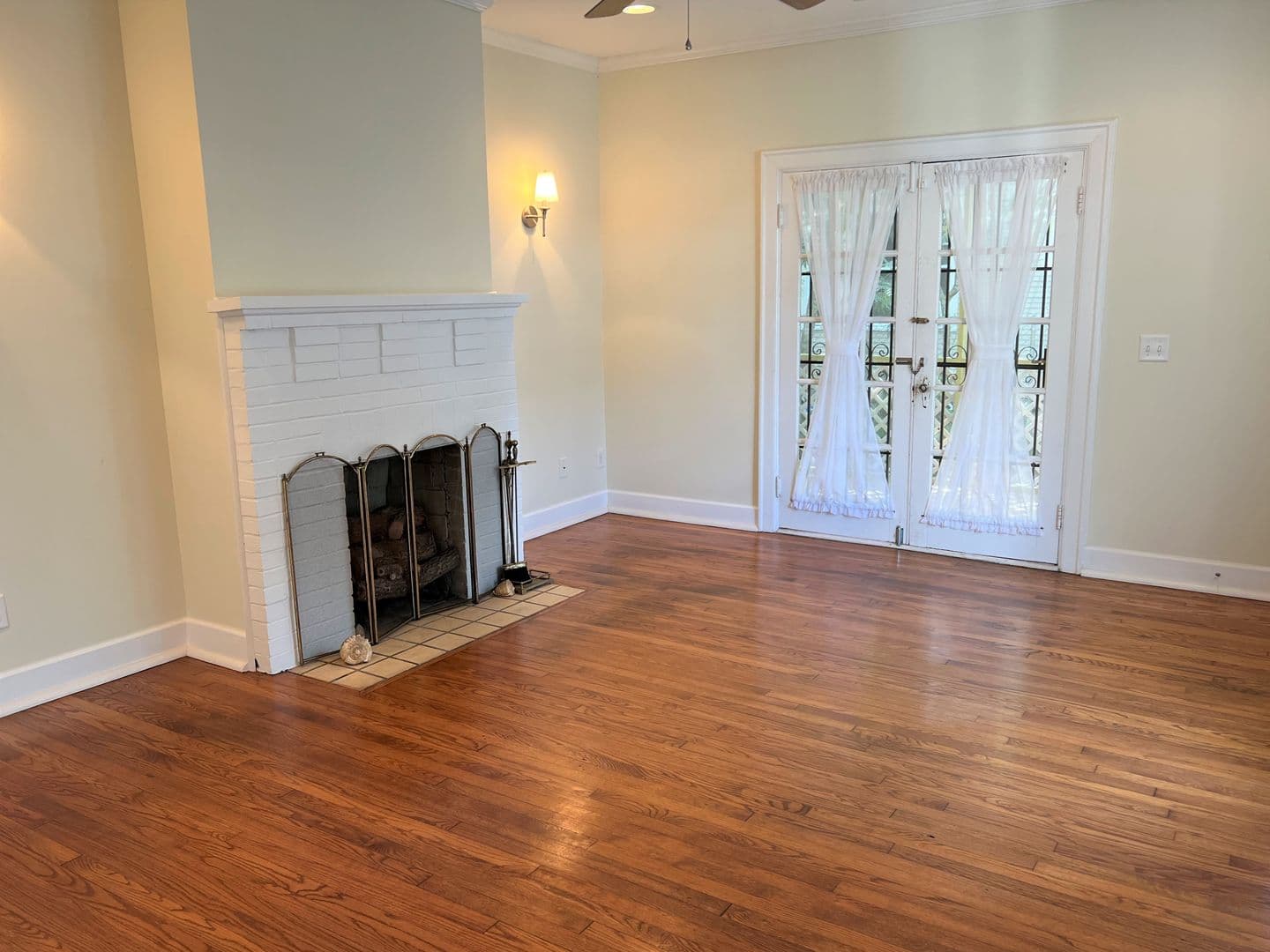 Savannah House: 308 E 40th st