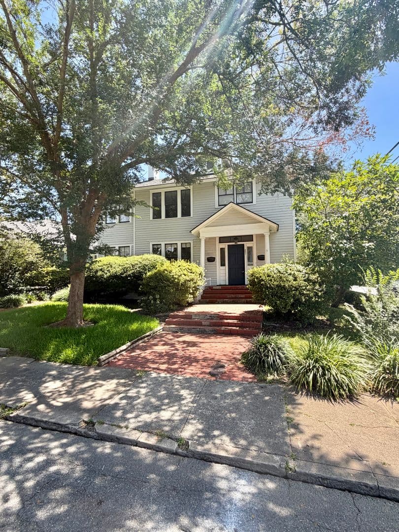 Savannah Apartment: 201 E 49th st Upper
