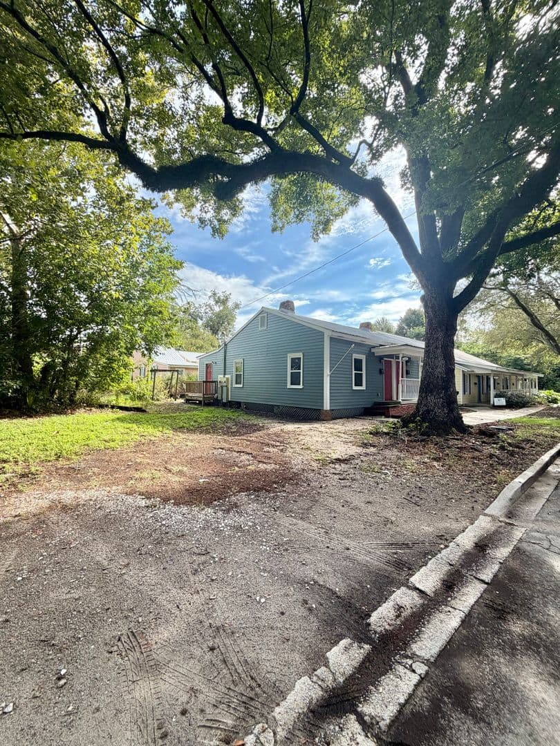 Savannah Apartment: 610 E Duffy St