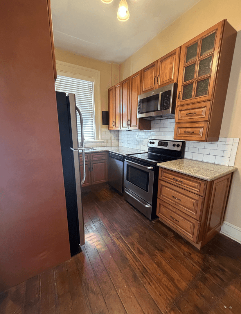 Savannah Apartment: 107 West Liberty st Unit 4