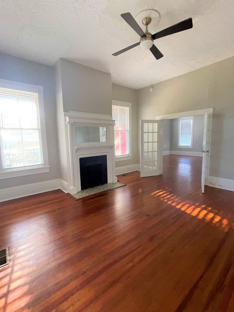 Savannah Apartment: 123 W 41st