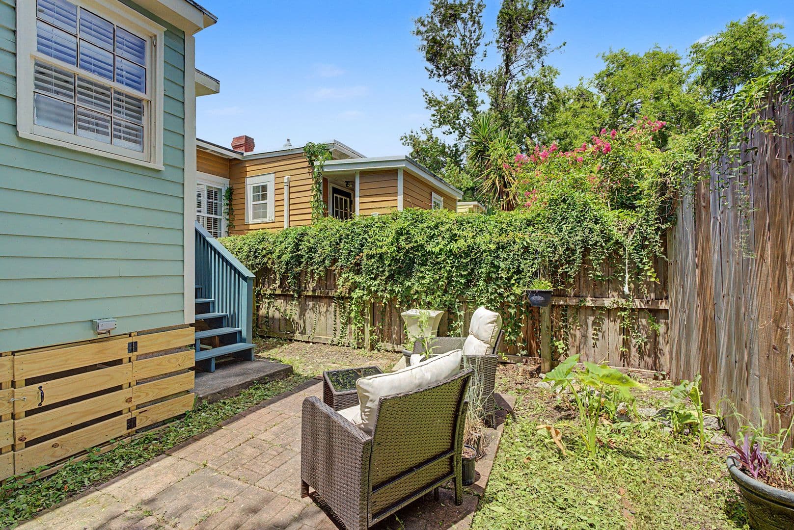 Savannah House: 534 e gordon lane