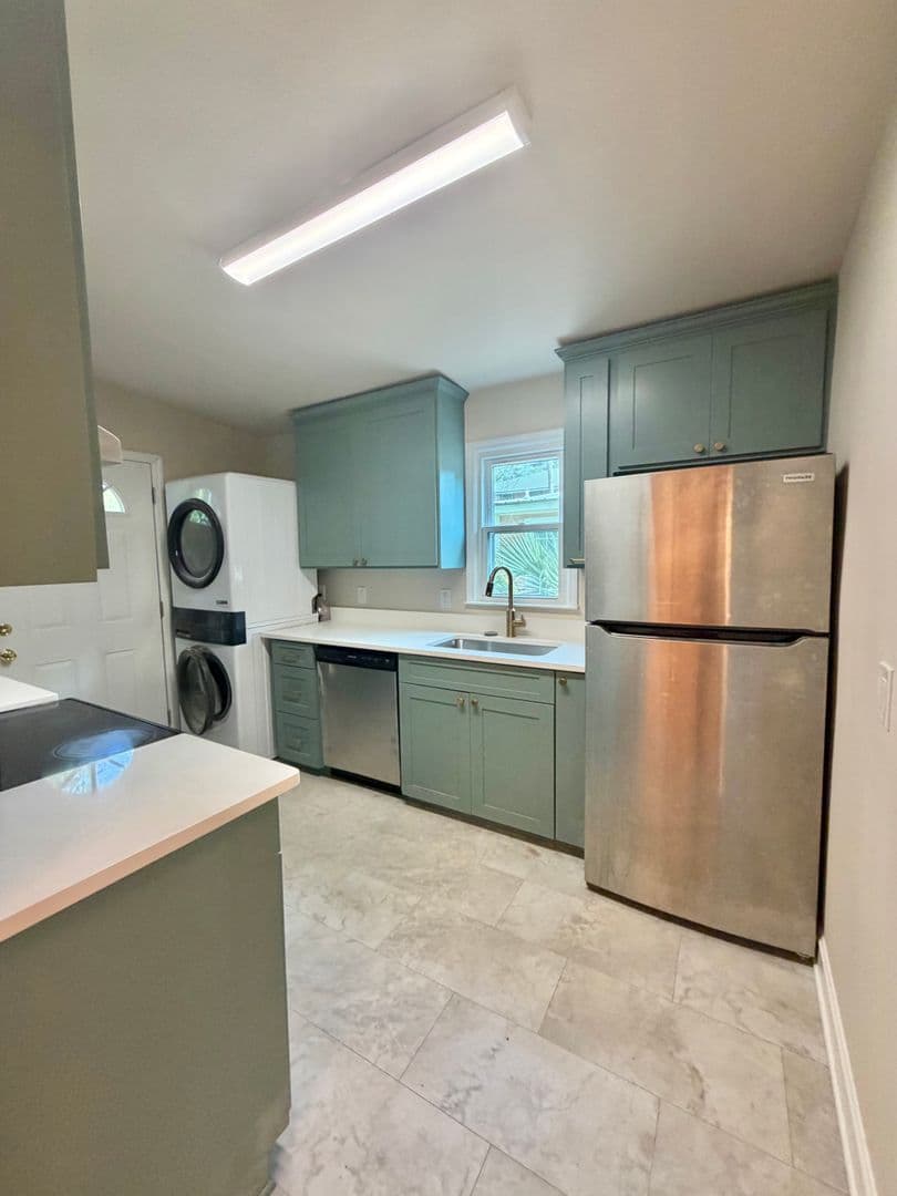 Savannah Apartment: 610 E Duffy St