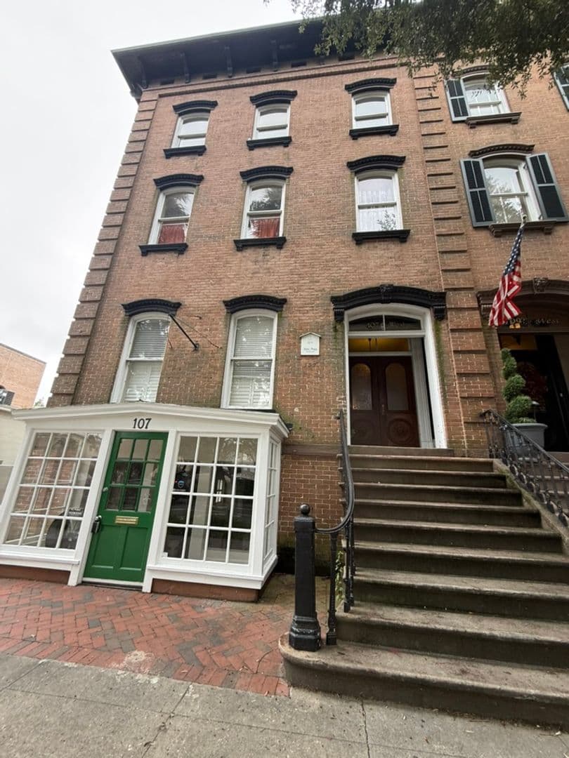 Savannah Apartment: 107 West Liberty st Unit 4