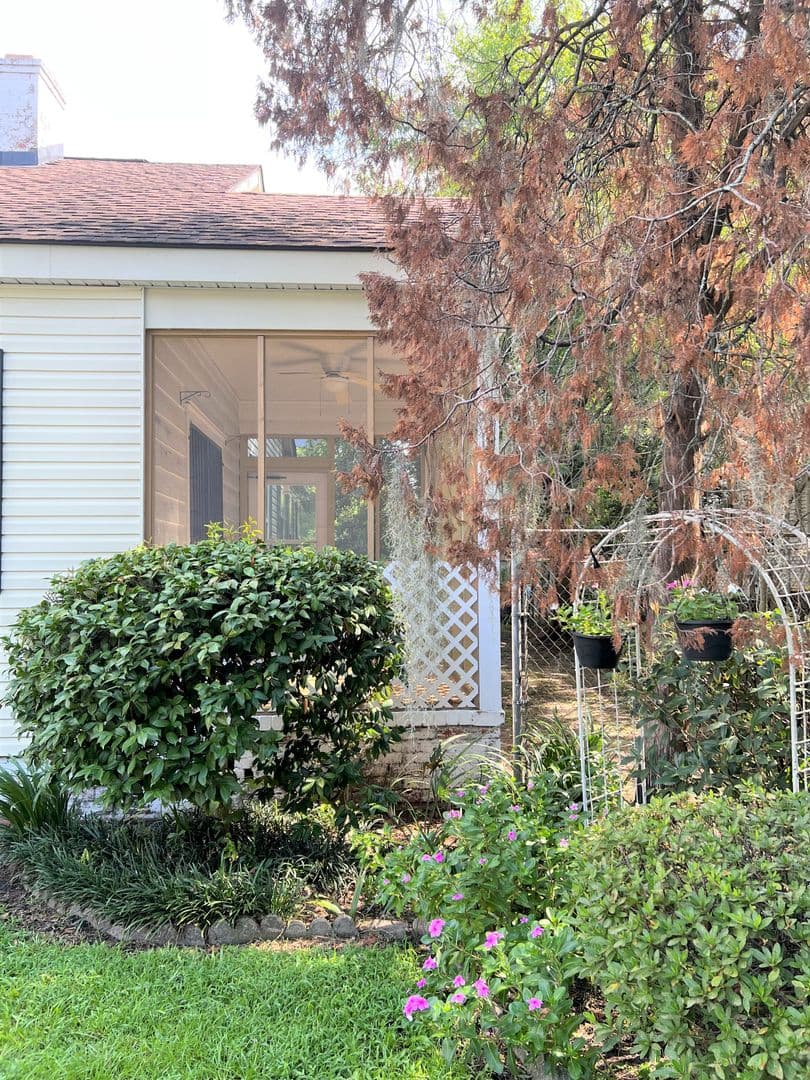 Savannah House: 308 E 40th st