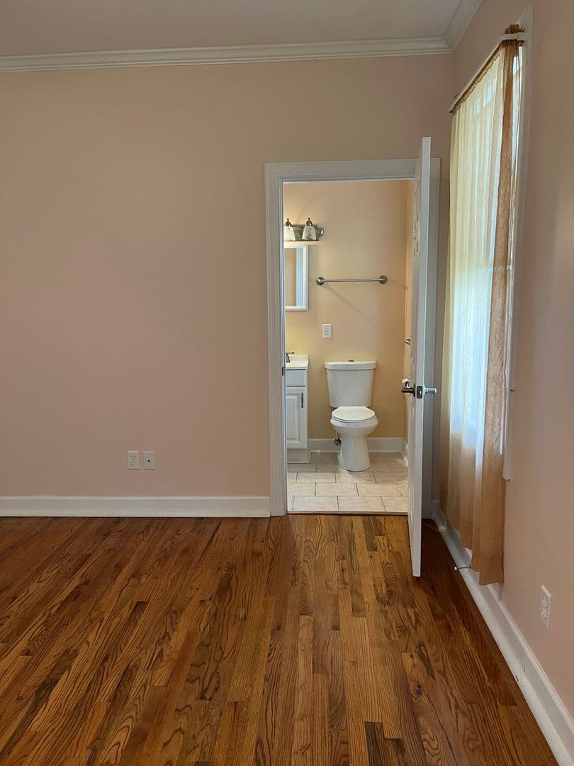 Savannah House: 308 E 40th st