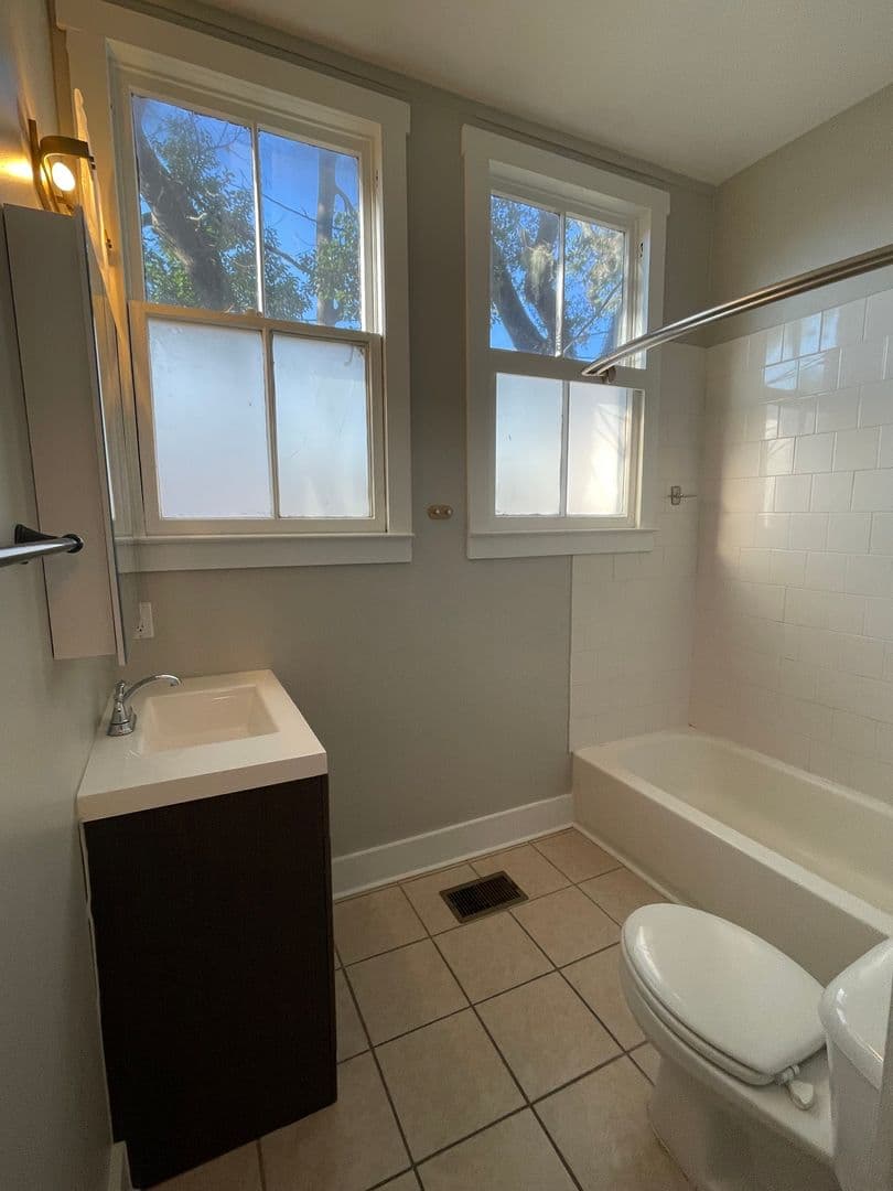 Savannah Apartment: 123 W 41st