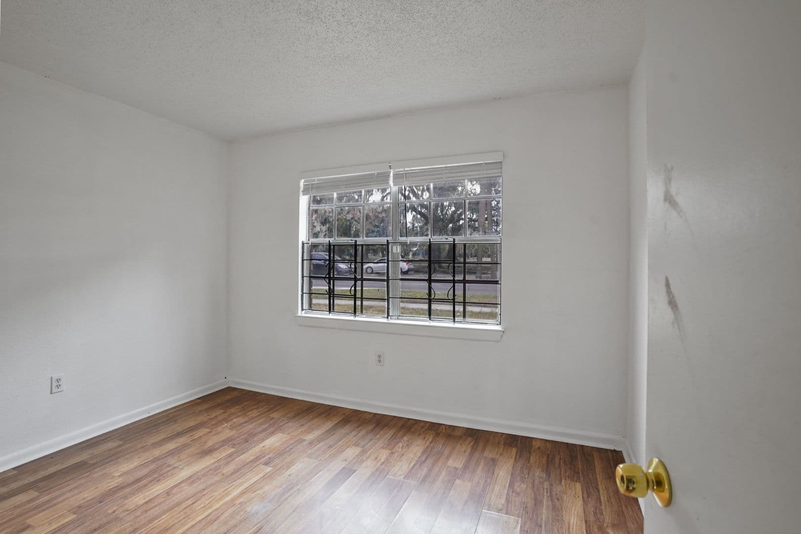Savannah Apartment: 1220 E Victory Dr