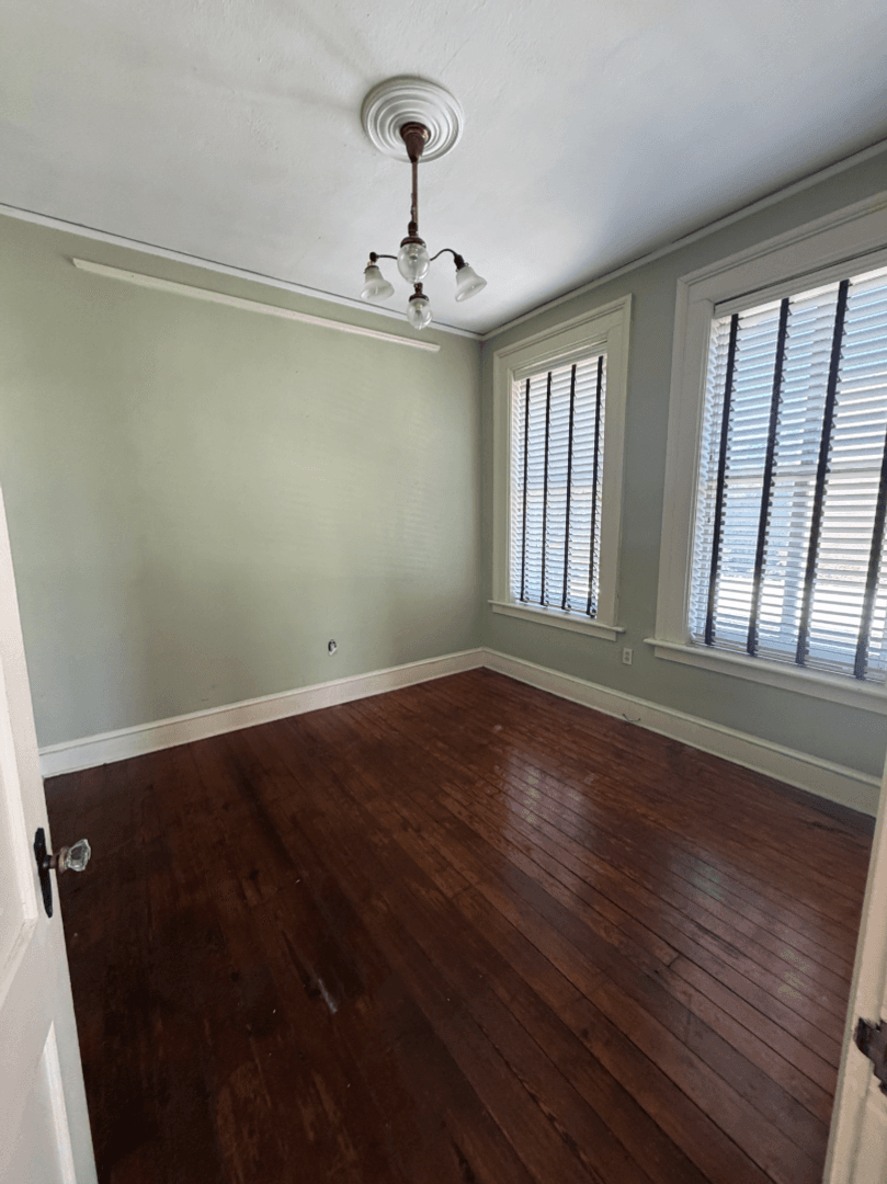 Savannah Apartment: 107 West Liberty st Unit 4