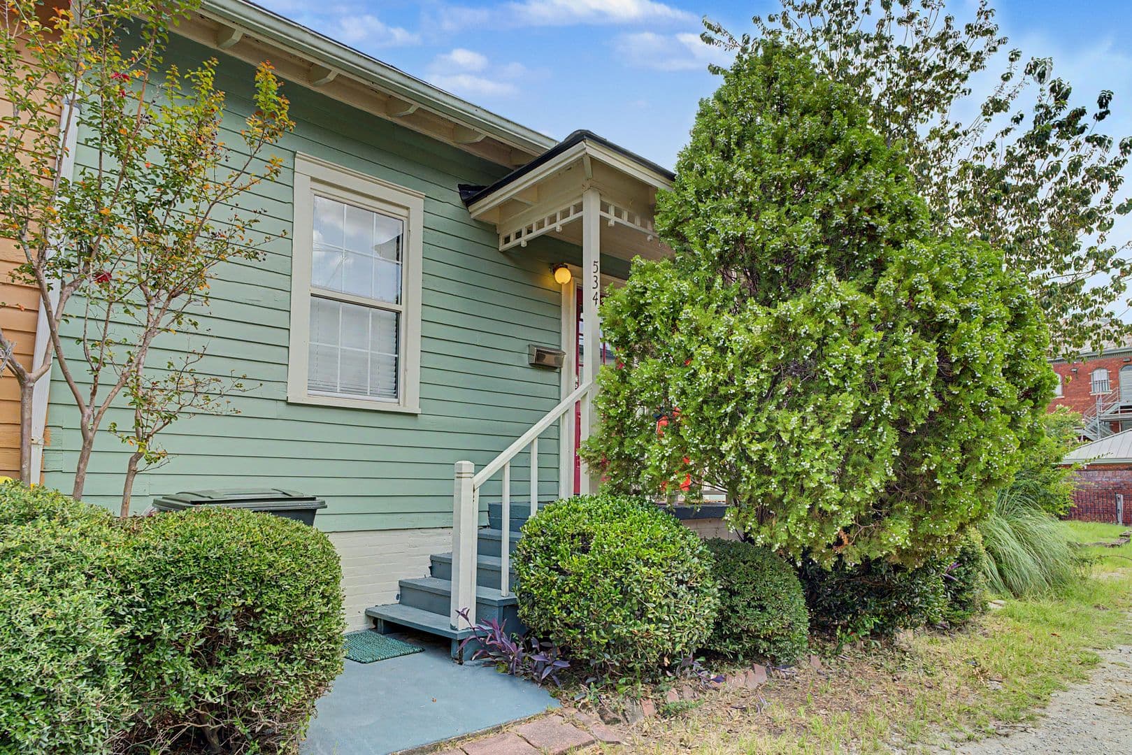 Savannah House: 534 e gordon lane
