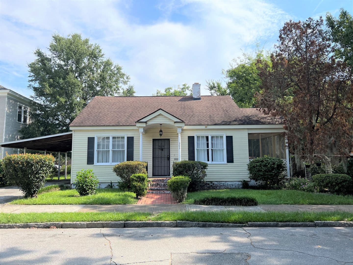Savannah House: 308 E 40th st