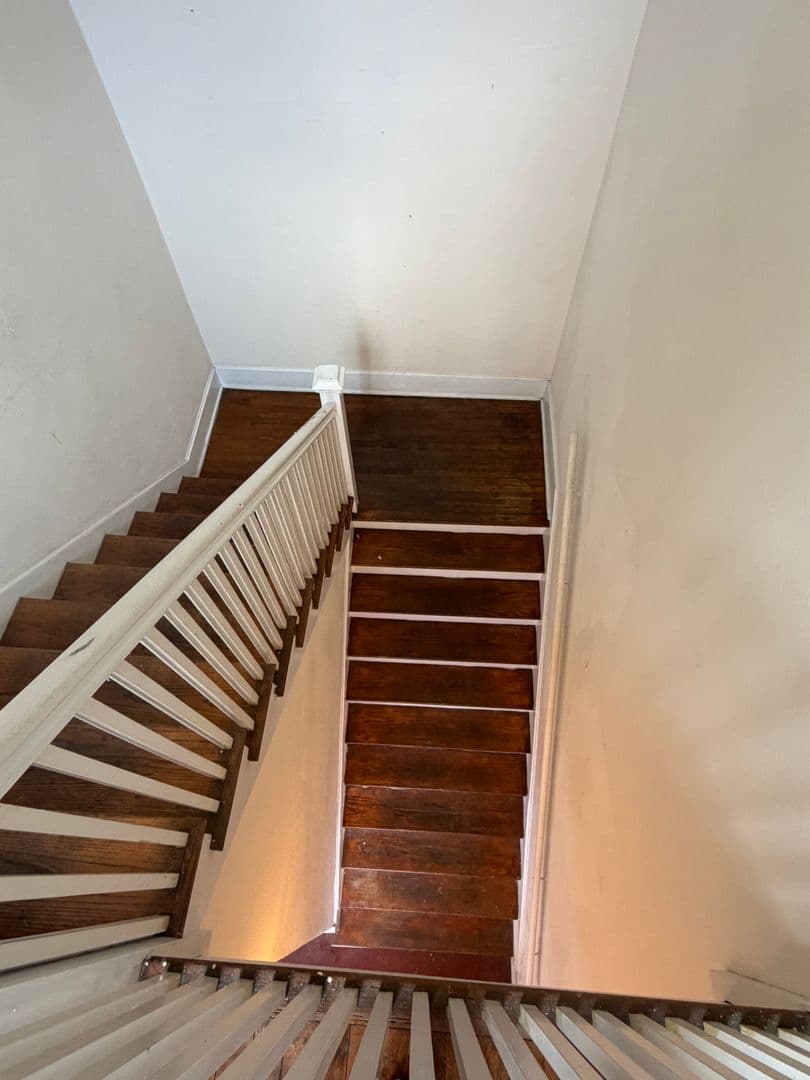 Savannah House: 138 East 48th st