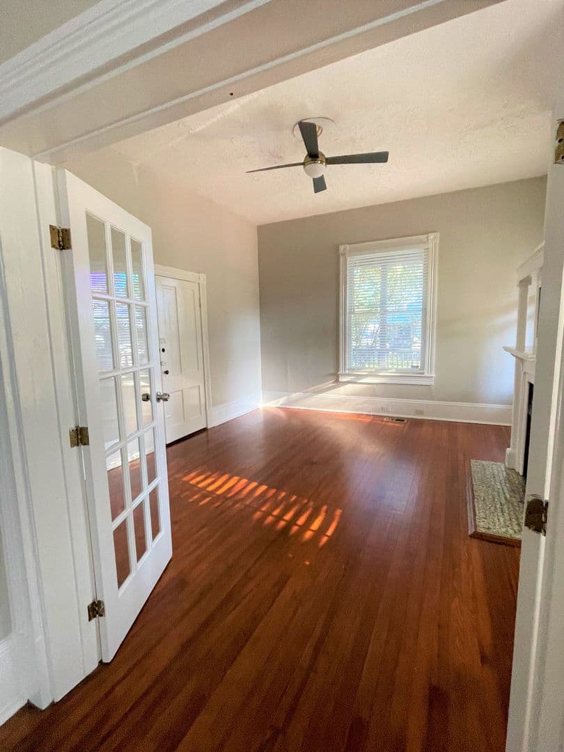 Savannah Apartment: 123 W 41st