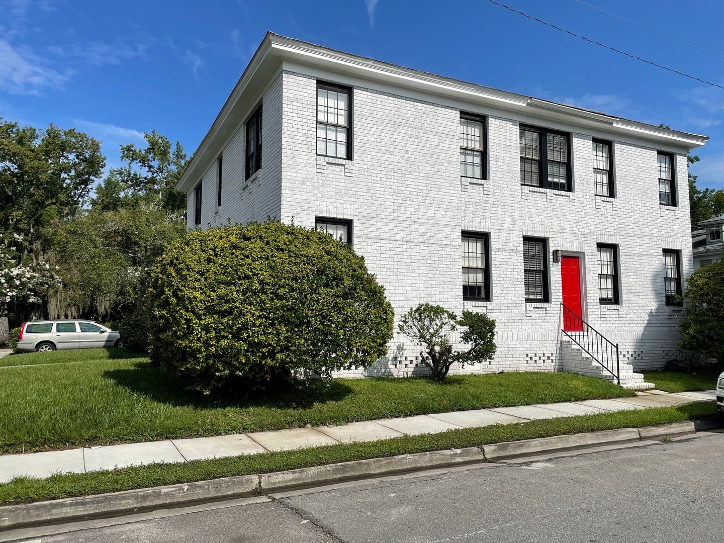 Savannah Apartment: 660 E 40th st