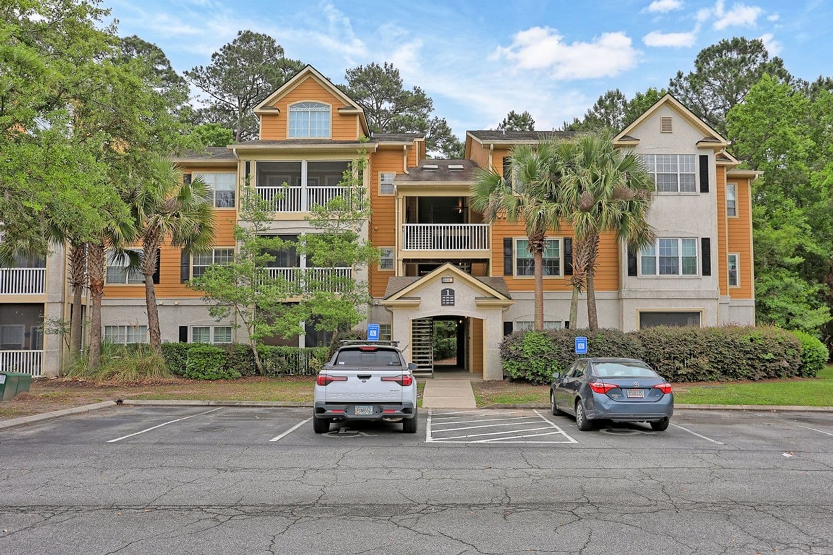 Savannah House: 1205 Walden Park