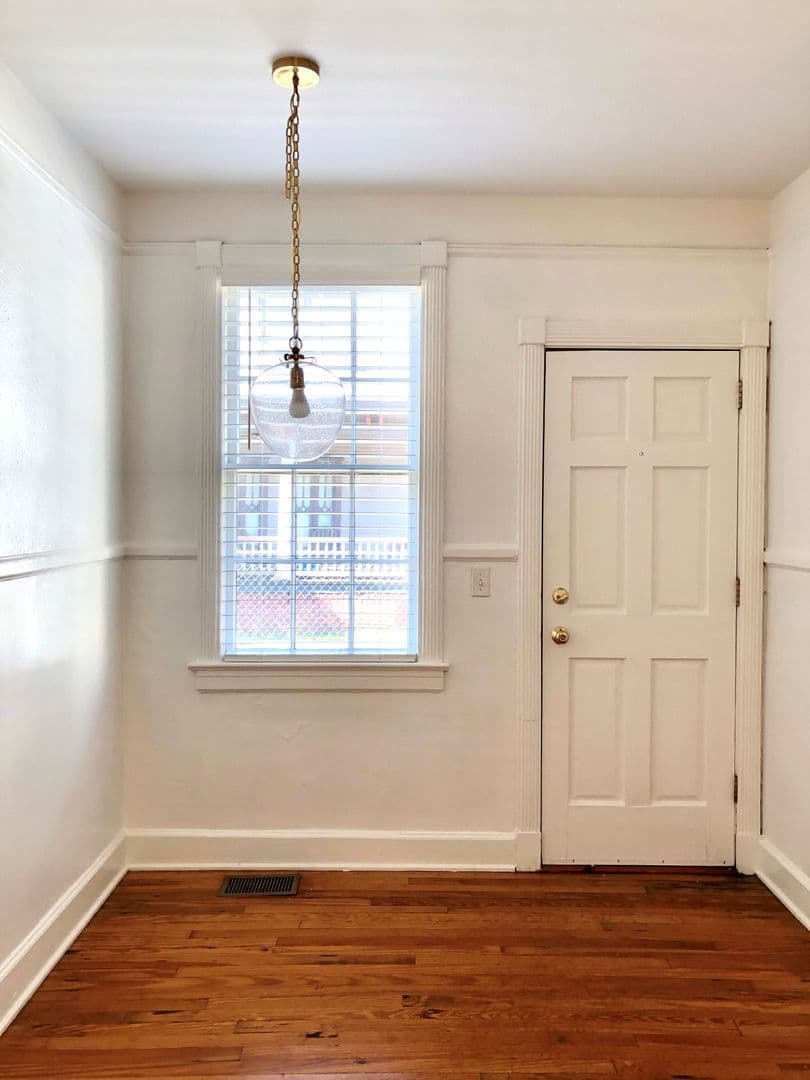 Savannah Apartment: 660 E 40th st