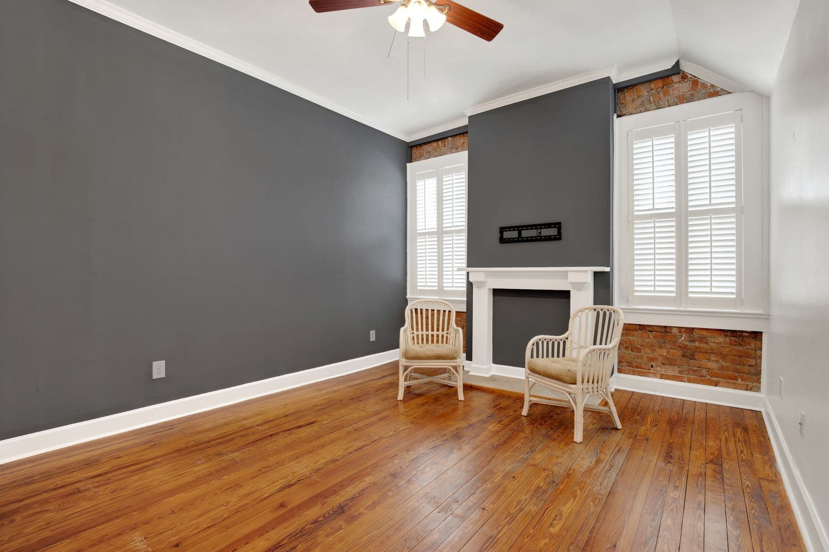 Savannah House: 125 E Broad St.