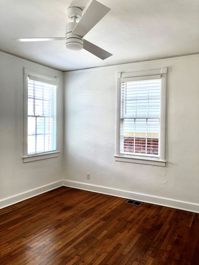 Savannah Apartment: 660 E 40th st