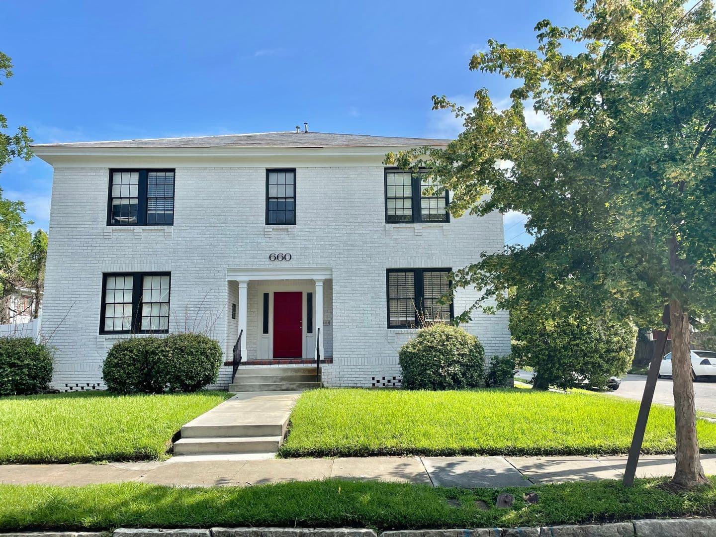 Savannah Apartment: 660 E 40th st